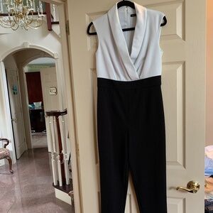 White House Black Market Black/White Shawl Collar Jumpsuit sz 6
